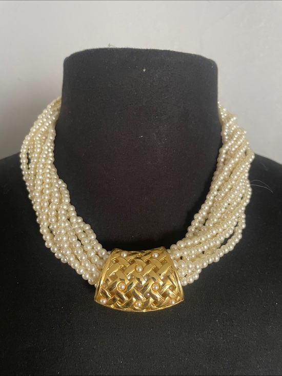 Jewelry - Casual Corner Faux Pearl Necklace Reversable Pendant Gold Tone Statement Costume